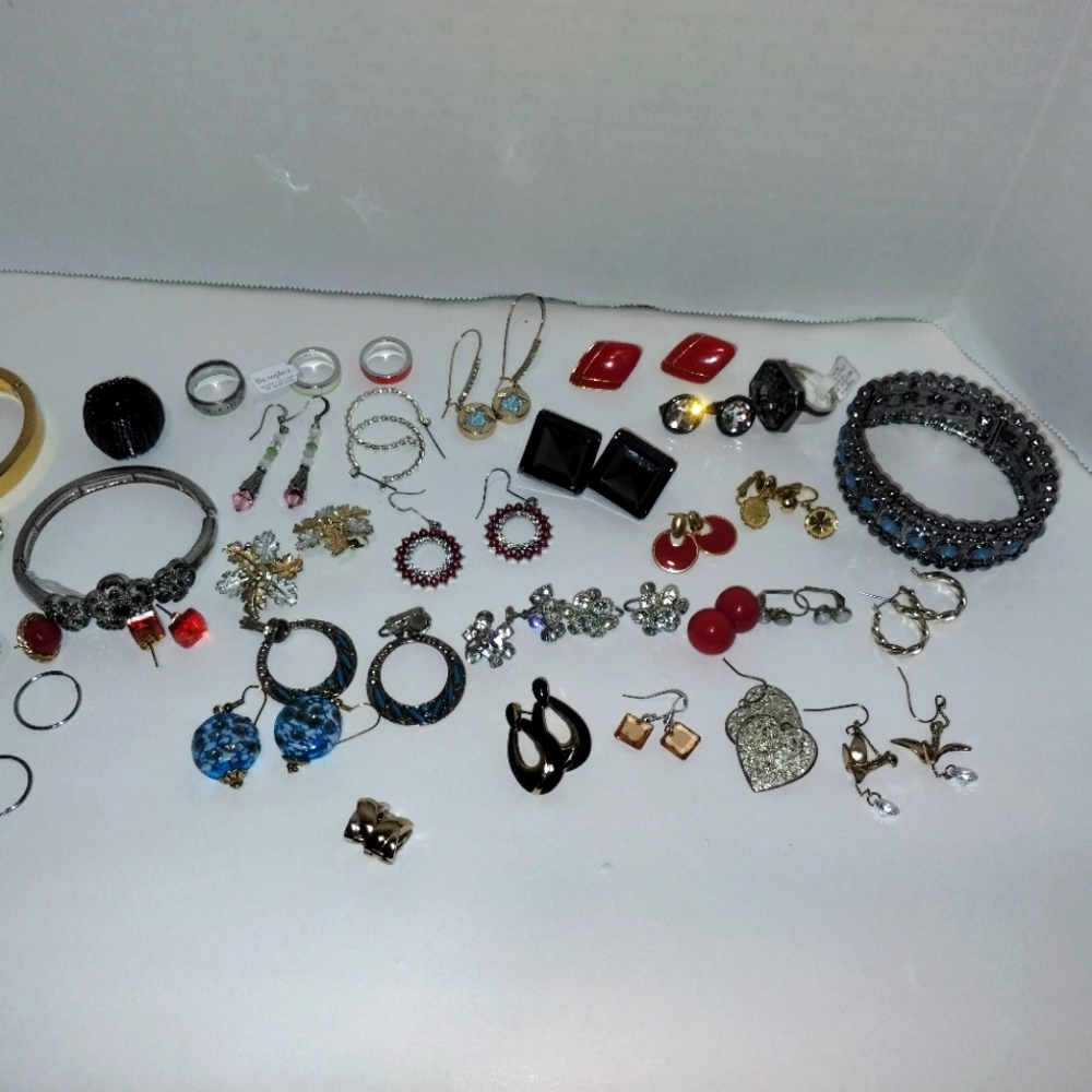 Lot Of Vintage Jewelry Some NWT And Marked Inc J Crew Lia Sophia Over 30 Pieces